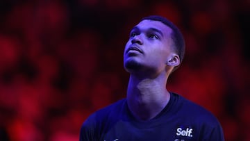 PHOENIX, ARIZONA - NOVEMBER 02: Victor Wembanyama #1 of the San Antonio Spurs stands for the national anthem before the NBA game against the Phoenix Suns at Footprint Center on November 02, 2023 in Phoenix, Arizona.The Spurs defeated the Suns 132-121. NOTE TO USER: User expressly acknowledges and agrees that, by downloading and or using this photograph, User is consenting to the terms and conditions of the Getty Images License Agreement.   Christian Petersen/Getty Images/AFP (Photo by Christian Petersen / GETTY IMAGES NORTH AMERICA / Getty Images via AFP)