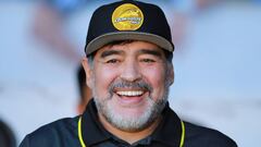 Maradona dado de alta después de operarse la rodilla