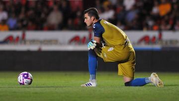 Durante los primeros cinco minutos de juego, los jugadores de Tiburones Rojos no hicieron por el balón, situación que Tigres aprovechó para anotar dos goles.
