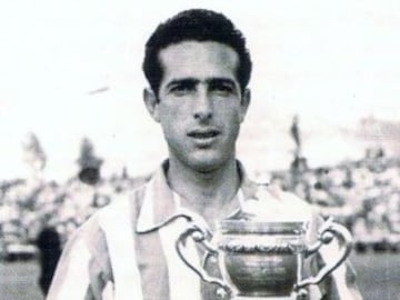 Pedro Bazán fichó por el Málaga en 1949, procedente del Real Jaén, hasta 1954. Sigue siendo el máximo goleador en la historia del equipo malaguista con 194 goles, de los cuales 31 fueron en Primera División. También ostenta el récord de mayor número de goles en un partido de Segunda, 9 goles que le endoso a Cosme, portero del Hércules.