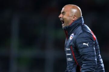 Jorge Sampaoli gritó mucho en el primer lapso. En la segunda parte estuvo más tranquilo.
