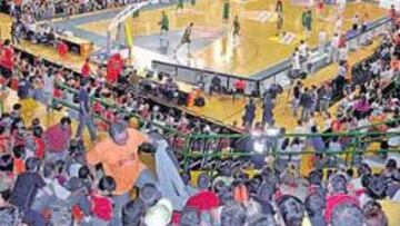 <b>UNA NUEVA FIESTA. </b>El Pazo Paco Paz de Ourense registró un lleno total para disfrutar de un nuevo amistoso de la Selección española.