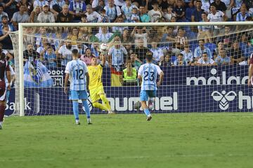 Este es el penalti que Alfonso Herrero par¨® a Quiles en La Rosaleda.