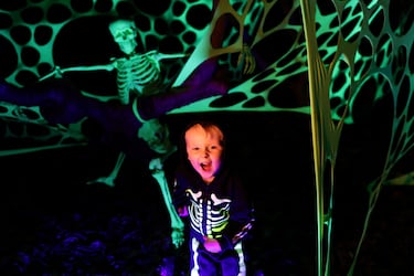 What time does trick-or-treating start and end on Halloween 2025?