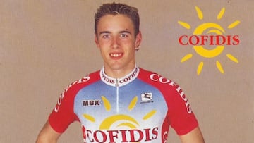 El ciclista francés Stéphane Krafft posa con los colores del Cofidis. Krafft murió este domingo a los 45 años tras ser evacuado mientras disputaba la prueba amateur del Tour de Flandes.