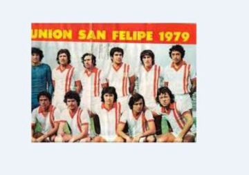 El volante de contención de San Felipe (arriba, segundo de derecha a izquierda) defendió 18 años consecutivos a la escuadra sanfelipeña (1973-1990).