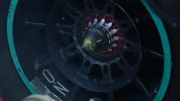 Mercedes sigue sin poder sacar la tuerca del coche de Bottas