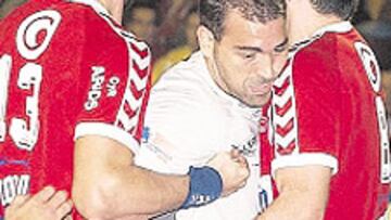 <b>CONTROLADO. </b>Colón no supera a la defensa del Granolllers.