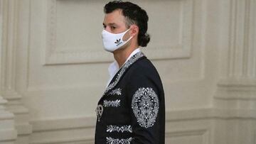 Joe Kelly presume la chaqueta de mariachi