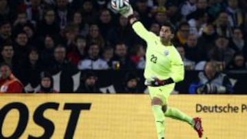 Johnny Herrera en un amistoso ante Alemania en 2014.