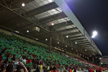 La afición se despidió contenta con el resultado y con los suyos. Mostraron un mosaico tricolor en agradecimiento.