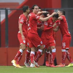 Toluca derrotó a Chivas y pelea en la cima del Guardianes 2020