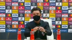 El descuido de Gallardo sobre el barbijo con el 'micro abierto'