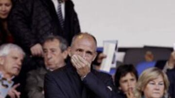 El presidente del Real Zaragoza, Fernando Molinos, durante el partido de Liga ante el Atlético de Madrid.