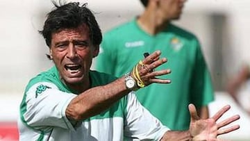 Paco Chaparro, cuando era t&eacute;cnico del Betis.