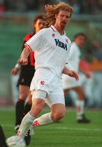 Pasaron varias décadas para que un estadounidense volviera a la Serie A, pues luego del mundial de USA 94, el seleccionado llegó a Calcio Padova antes de jugar en la MLS.
