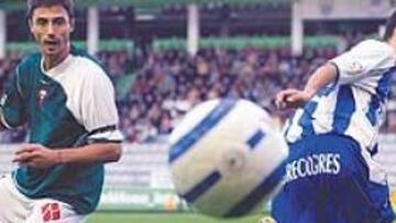 <b>VENCIERON LOS GALLEGOS. </b>El Racing se deshizo del Alavés en un choque disputado.