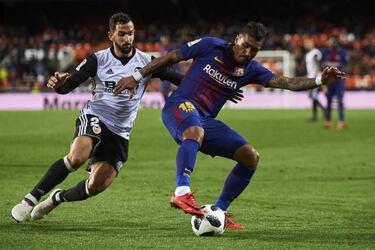 Paulinho takes controversial decision to treat foot injury