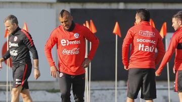 DT de la Roja explicó el 'encontrón' que tuvo con Vidal