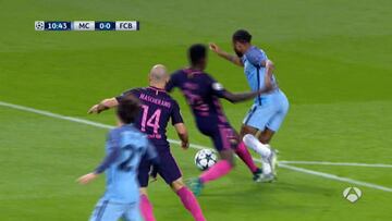 Este es el penalti que reclamó el City de Umtiti a Sterling