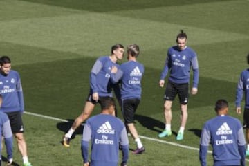 Risas y buen ambiente en el entrenamiento del Real Madrid