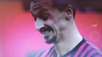 El potente pelotazo de Ibrahimovic a un rival en la cara