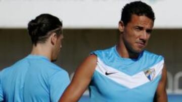 <b>COMPR0MISO. </b>Weligton, junto a Demichelis en el entrenamiento de ayer.