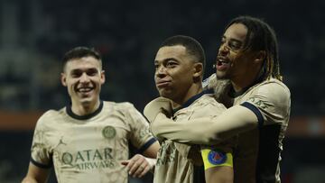 Montpellier (France), 17/03/2024.- Kylian Mbappe of Paris Saint Germain celebrates after scoring with his teammaets during the Ligue 1 soccer match between Montpellier HSC and Paris Saint Germain, in Montpellier, Southern France, 17 March 2024. (Francia) EFE/EPA/Guillaume Horcajuelo
