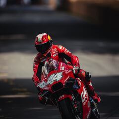 Pol Espargaró vuelve a subirse a una moto tras su grave caída