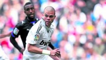 <b>DE DIEZ. </b>Pepe volvió a dar un recital en defensa. Anuló a Goitom.