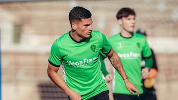 Cepeda debutó por el Elche contra el Barça y no pasó desapercibido