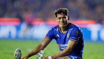 Soccer Football - Liga MX - Semi Final - Second Leg - Tigres UANL v Cruz Azul - Estadio Universitario, Monterrey, Mexico - December 6, 2025 Cruz Azul's Jesus Orozco reacts after sustaining an injury REUTERS/Daniel Becerril