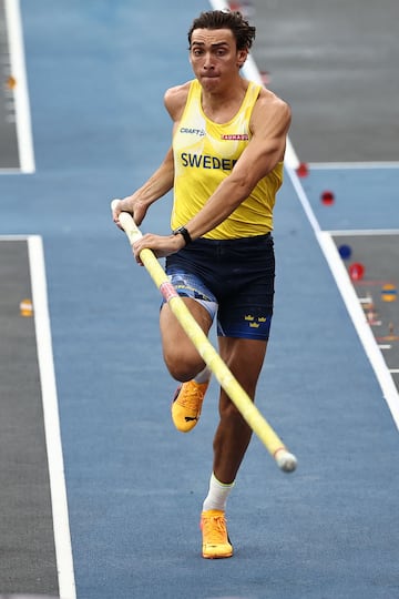 'Mondo' Duplantis, durante su único salto en la clasificación.