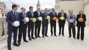 El acto de presentación contó con figuras institucionales como José Castro y Ángel Haro, presidentes de Sevilla y Betis, y Javier Tebas, presidente de LaLiga.