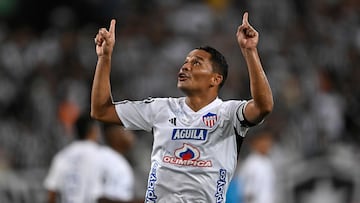 Carlos Bacca celebrando un gol en la victoria de Junior sobre Botafogo en la primera fecha de la fase de grupos de la Copa Libertadores.