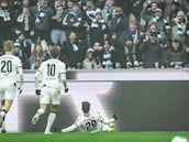 Scally roba los reflectores a Gio Reyna en Bundesliga