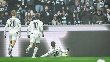 Scally roba los reflectores a Gio Reyna en Bundesliga