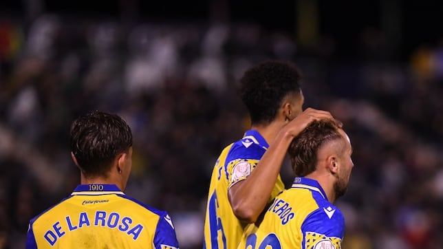 El Cádiz se gusta y vence sin problemas al Jaén