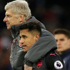 Wenger cuida a Alexis en la previa del choque con el United