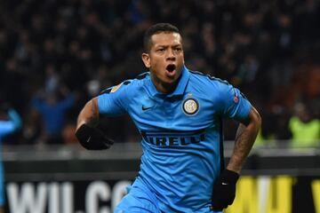 El mediocampista vistió la camiseta de Inter desde enero de 2012 hasta principios de 2016. Cuatro años en los que jugó 141 partidos y anotó 22 goles (el colombiano con más festejos en el Nerazzurri).