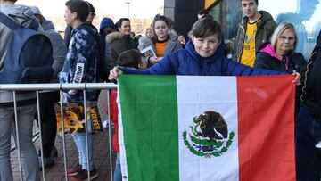 El delantero mexicano vive un gran momento en la Premier League y eso se refleja en la afición del Wolverhampton.
