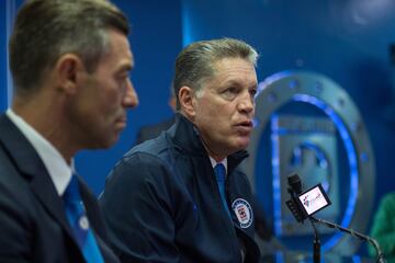 “Le doy las gracias a los aficionados de Cruz Azul, porque me doy cuenta que la gente está ilusionada y les agradezco”