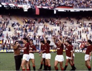  Los rojinegros han pasado dos veces por la segunda división italiana. Primero en 1980, luego de un escándalo de corrupción y en una segunda oportunidad en 1982 debido a una mala campaña y adversos resultados. 