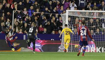 Kevin Gameiro taps in with half an hour on the clock to put Atleti 2-0 up.