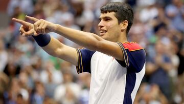 NEW YORK, NEW YORK - SEPTEMBER 03: Carlos Alcaraz of Spain celebrates after defeating Stefanos Tsitsipas of Greece during his Men's Singles third round match on Day Five at USTA Billie Jean King National Tennis Center on September 03, 2021 in New York City. Matthew Stockman/Getty Images/AFP
== FOR NEWSPAPERS, INTERNET, TELCOS & TELEVISION USE ONLY ==