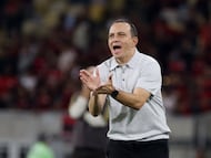 Soccer Football - Copa Libertadores - Group A - Flamengo v Independiente Medellin - Estadio Maracana, Rio de Janeiro, Brazil - April 16, 2026 Independiente Medellin coach Alejandro Restrepo REUTERS/Sergio Moraes