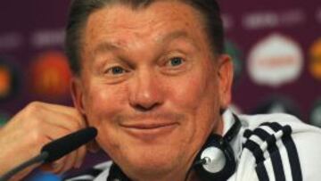 El entrenador ucraniano Oleg Blokhin, en la rueda de prensa en el Donbass Arena de Donetsk, previa al partido ante Inglaterra.