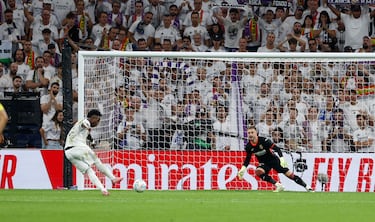 Vinicius adelanta al Madrid al filo del descanso: su disparo, desviado por Comesaña, abre el marcador y marca la pauta del partido.