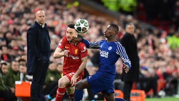 Soccer Football - Champions League - Round of 16 - Second Leg - Liverpool v Paris St Germain - Anfield, Liverpool, Britain - March 11, 2025 Liverpool's Diogo Jota in action with Paris St Germain's Nuno Mendes as Liverpool manager Arne Slot looks on REUTERS/Peter Powell