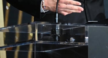 El dedo de Benzema, protagonista en el Balón de Oro